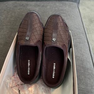 Brand new maroon East Spirit Travel Time clogs